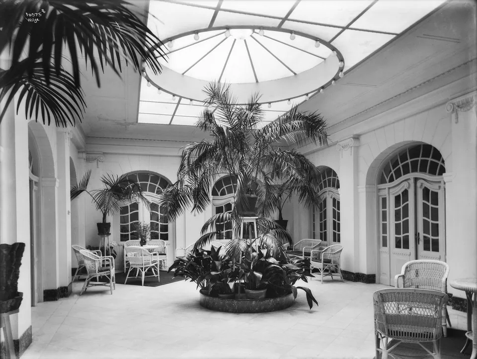 Palmehagen i 1. etasje i Lindboes klinikk, fotografert av Anders Beer Wilse i 1920